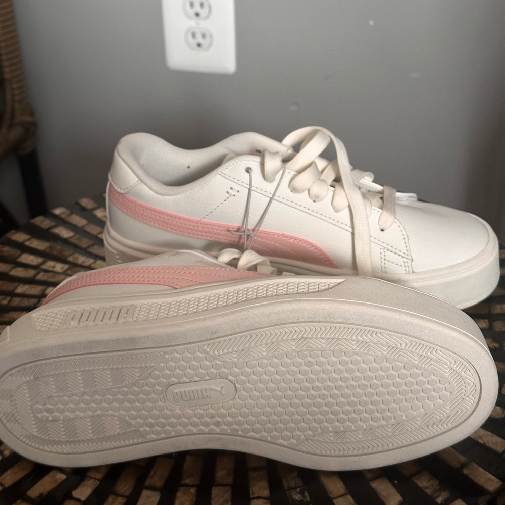Puma - Picture 3 of 4